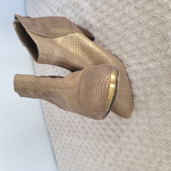 Gold Ankle Boots with Chunky Heel and back zipper Design - Picture 5 of 9